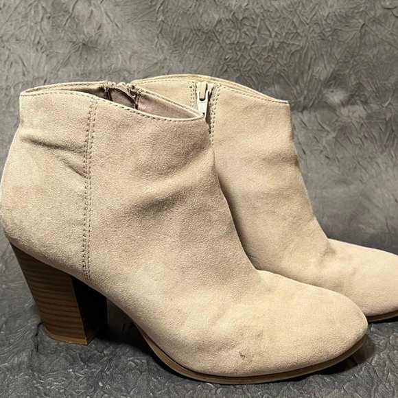 Ankle Boot - Picture 1 of 6